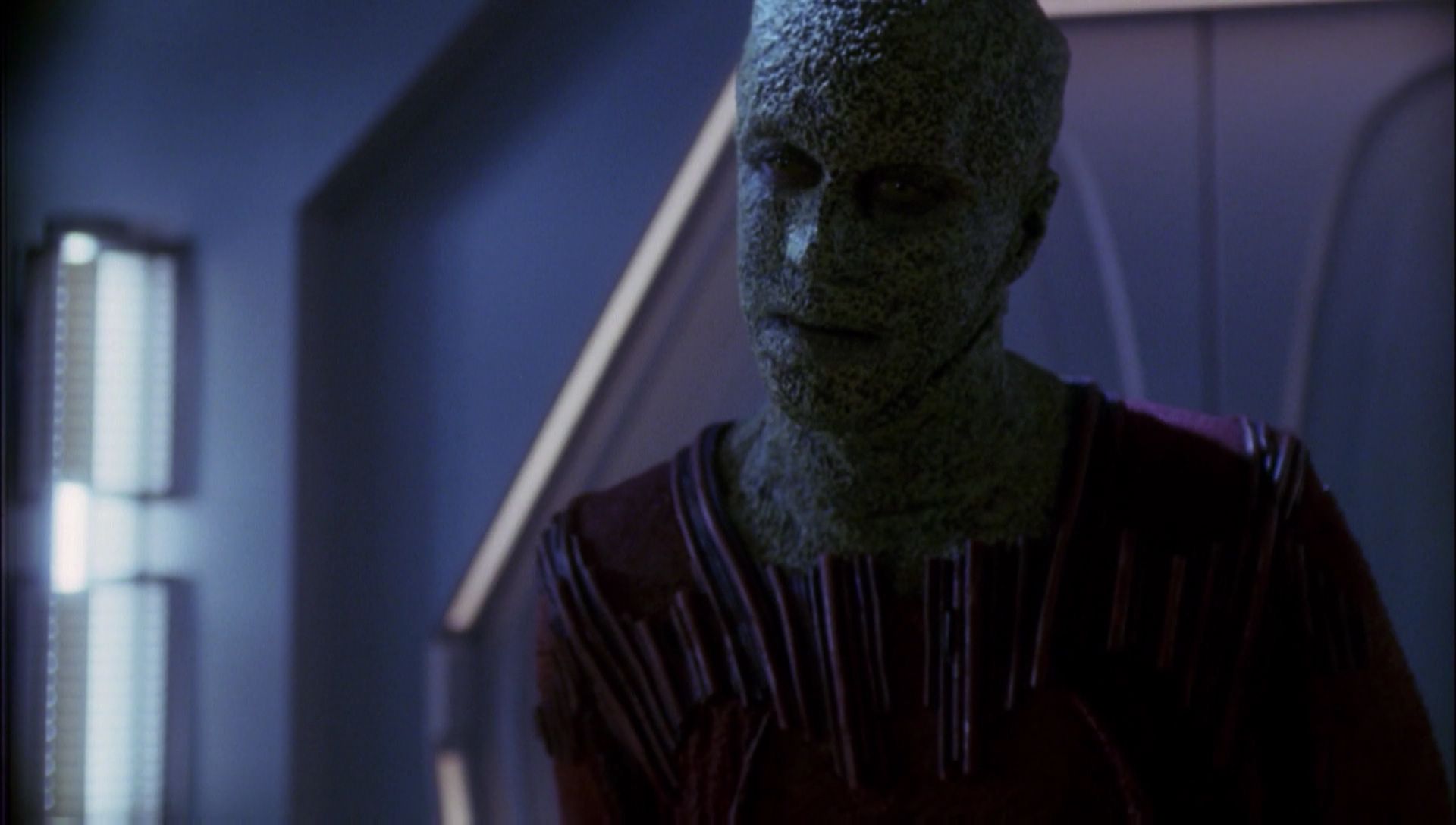 ariane179254_Enterprise_1x01-1x02_BrokenBow_2647.jpg