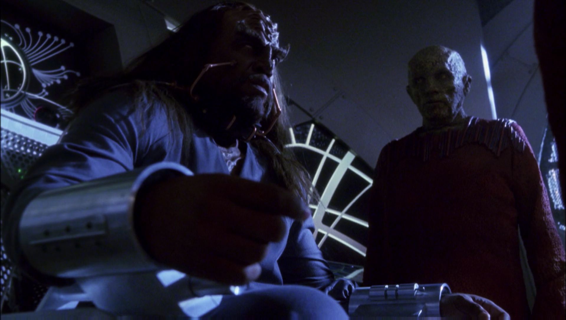 ariane179254_Enterprise_1x01-1x02_BrokenBow_2654.jpg