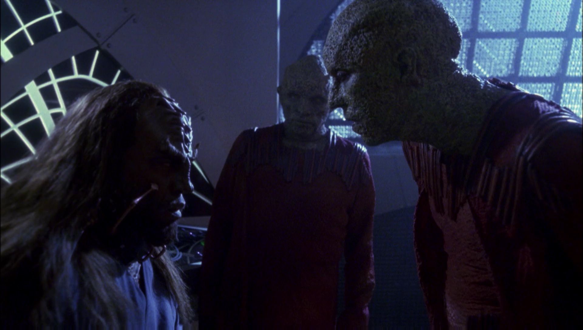 ariane179254_Enterprise_1x01-1x02_BrokenBow_2671.jpg