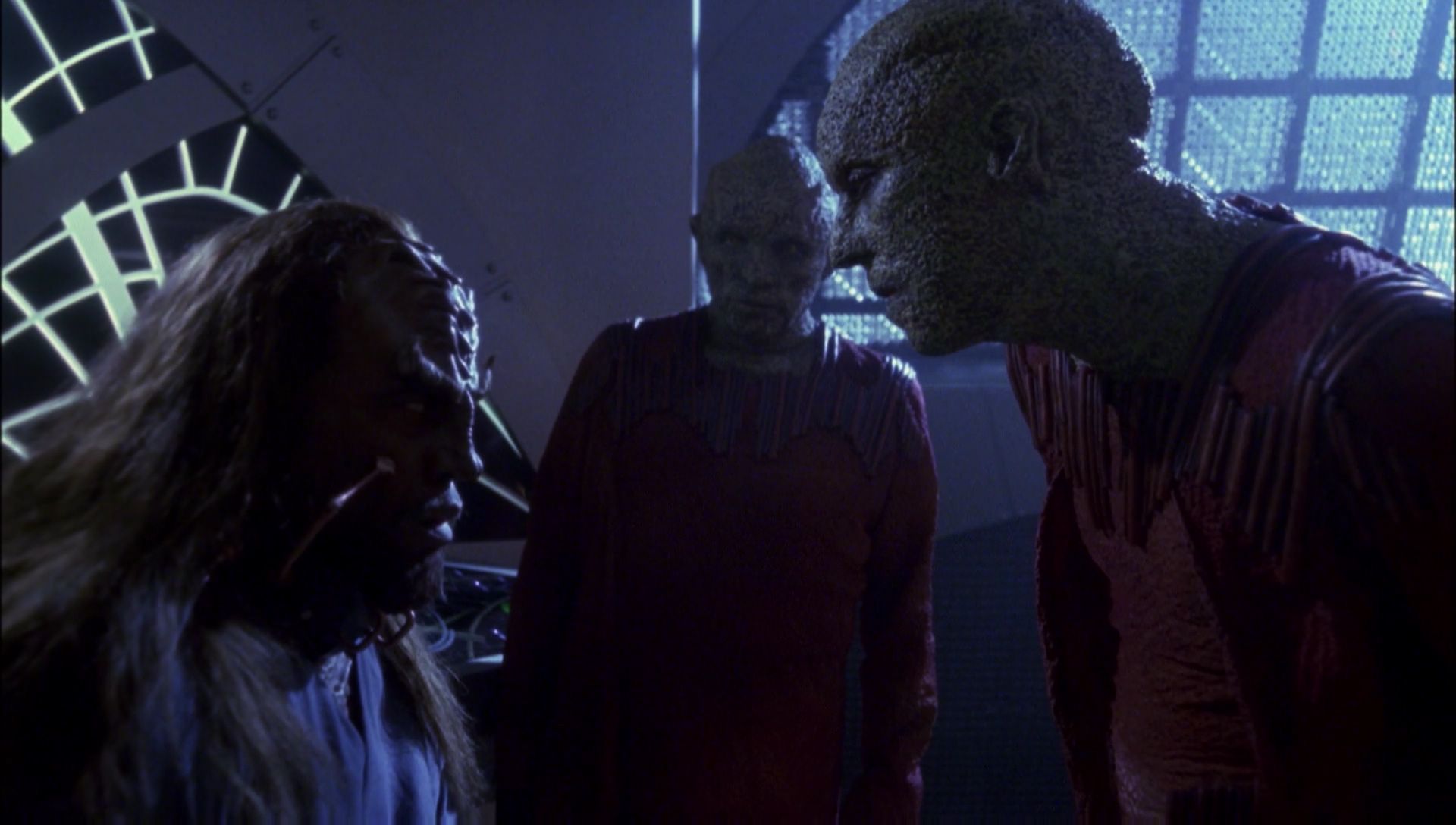 ariane179254_Enterprise_1x01-1x02_BrokenBow_2672.jpg