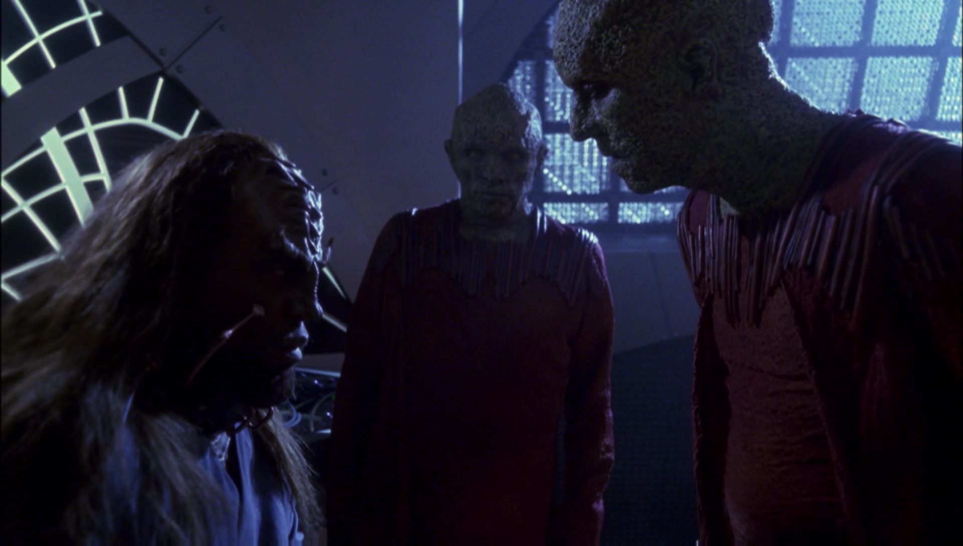 ariane179254_Enterprise_1x01-1x02_BrokenBow_2692.jpg