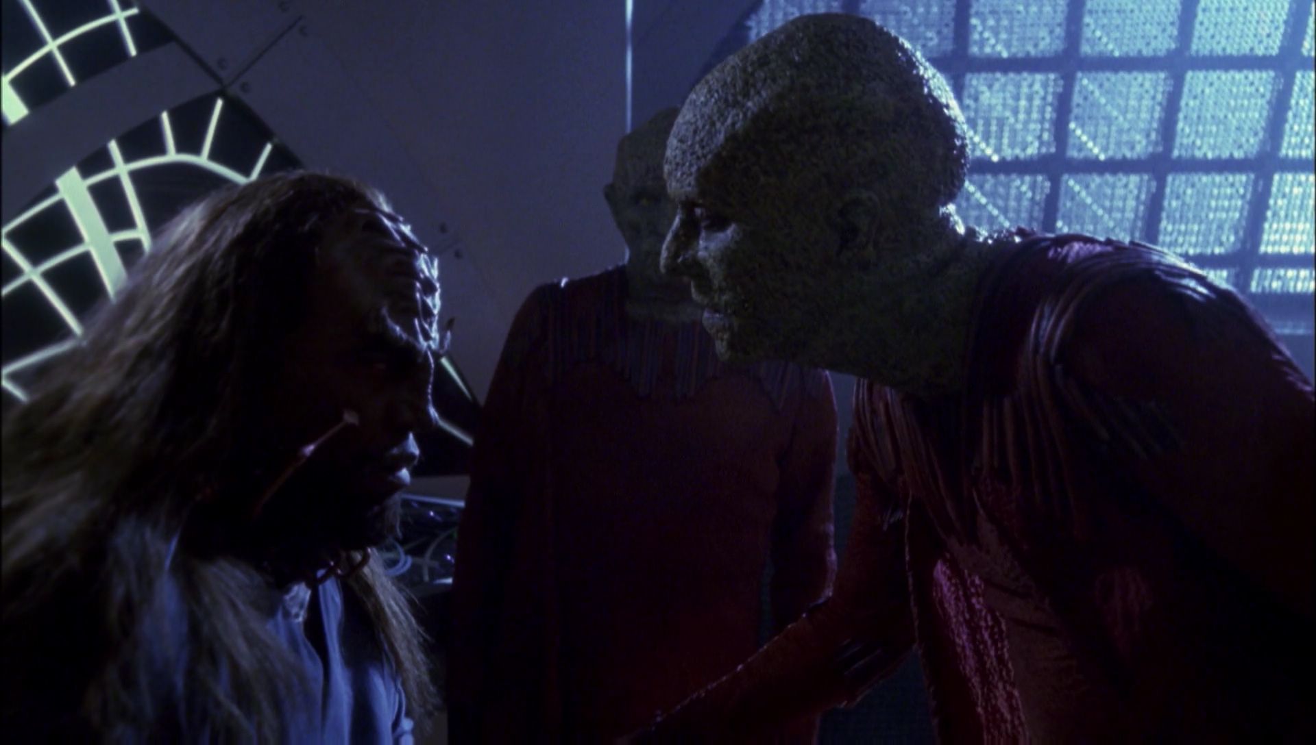 ariane179254_Enterprise_1x01-1x02_BrokenBow_2693.jpg