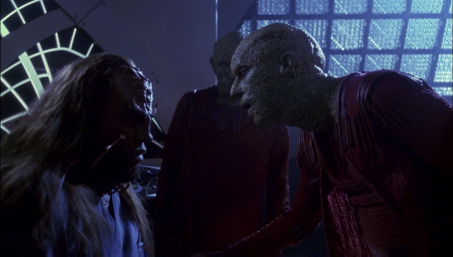ariane179254_Enterprise_1x01-1x02_BrokenBow_2697.jpg