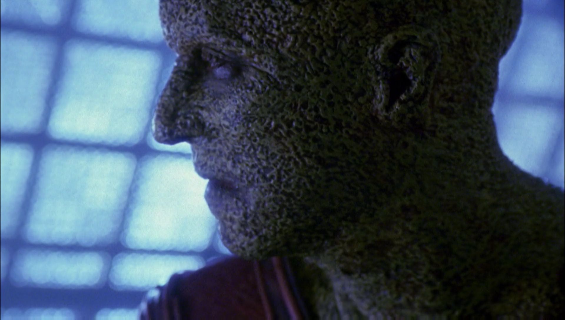 ariane179254_Enterprise_1x01-1x02_BrokenBow_2704.jpg