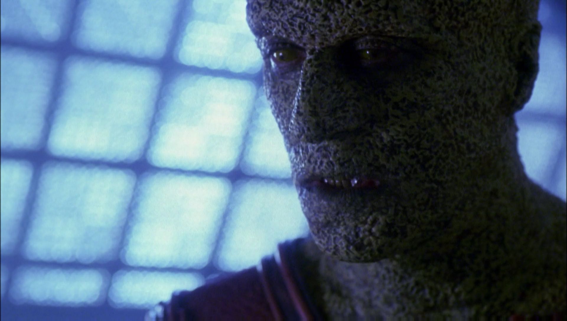 ariane179254_Enterprise_1x01-1x02_BrokenBow_2705.jpg