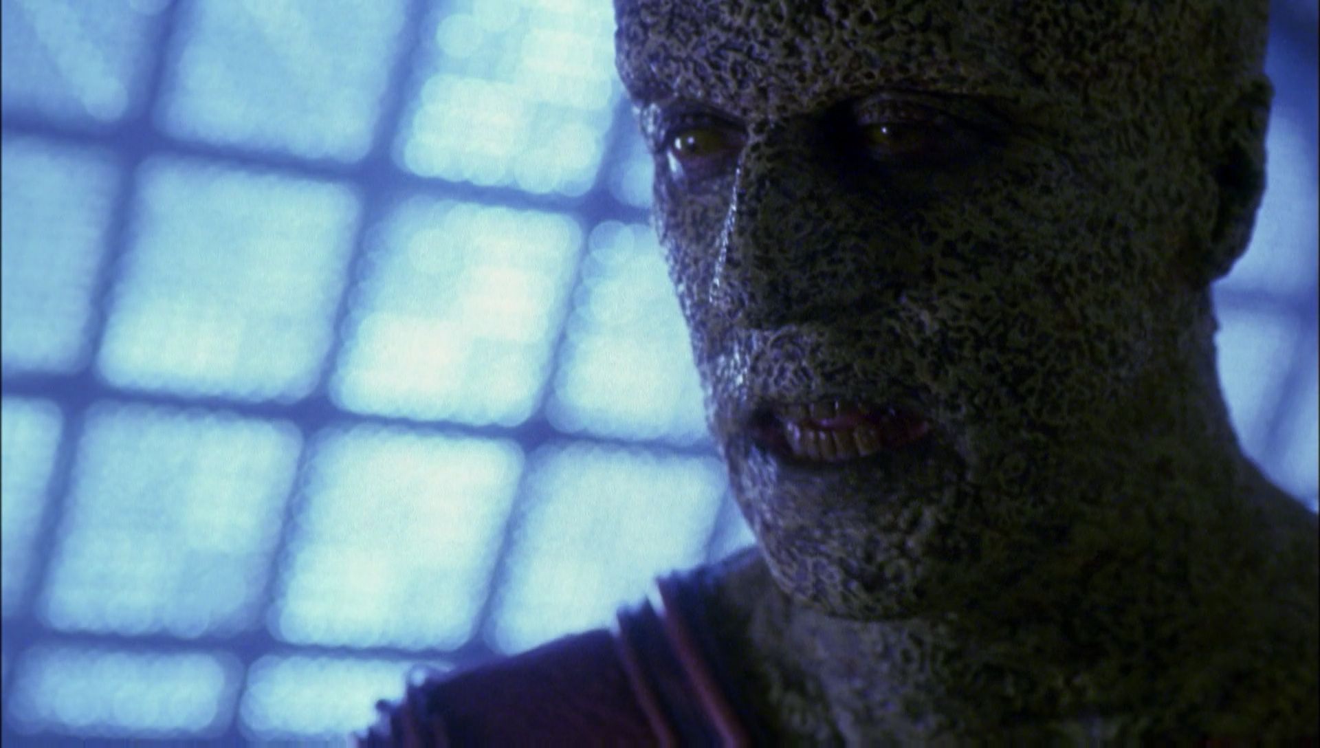 ariane179254_Enterprise_1x01-1x02_BrokenBow_2706.jpg
