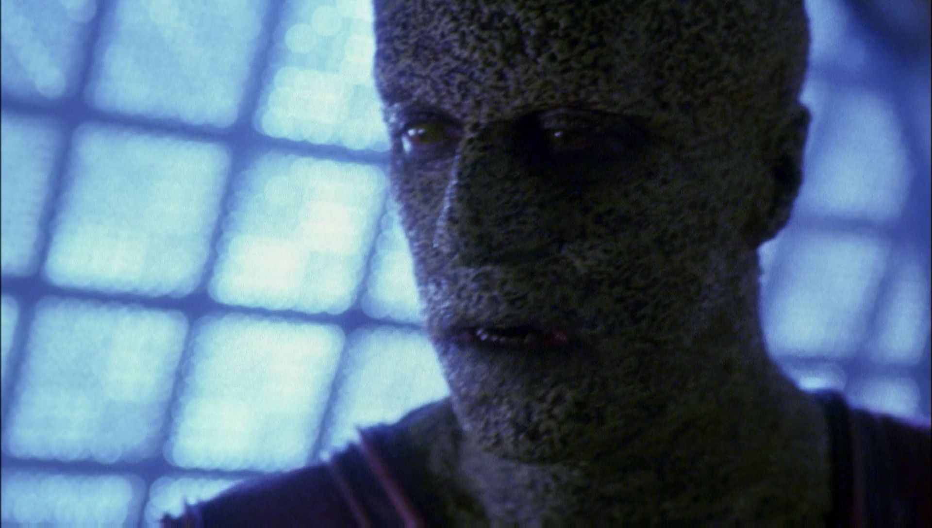 ariane179254_Enterprise_1x01-1x02_BrokenBow_2707.jpg