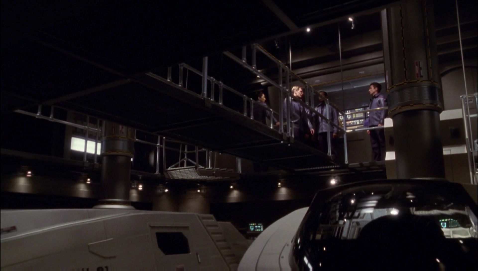 ariane179254_Enterprise_1x01-1x02_BrokenBow_2726.jpg