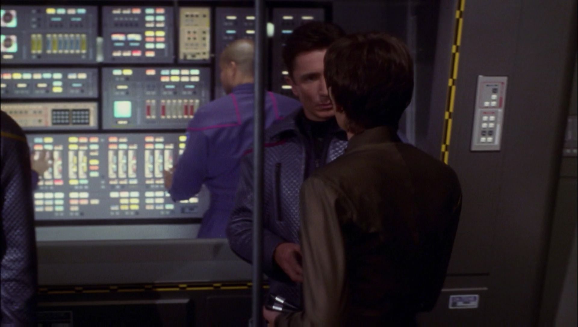 ariane179254_Enterprise_1x01-1x02_BrokenBow_2733.jpg