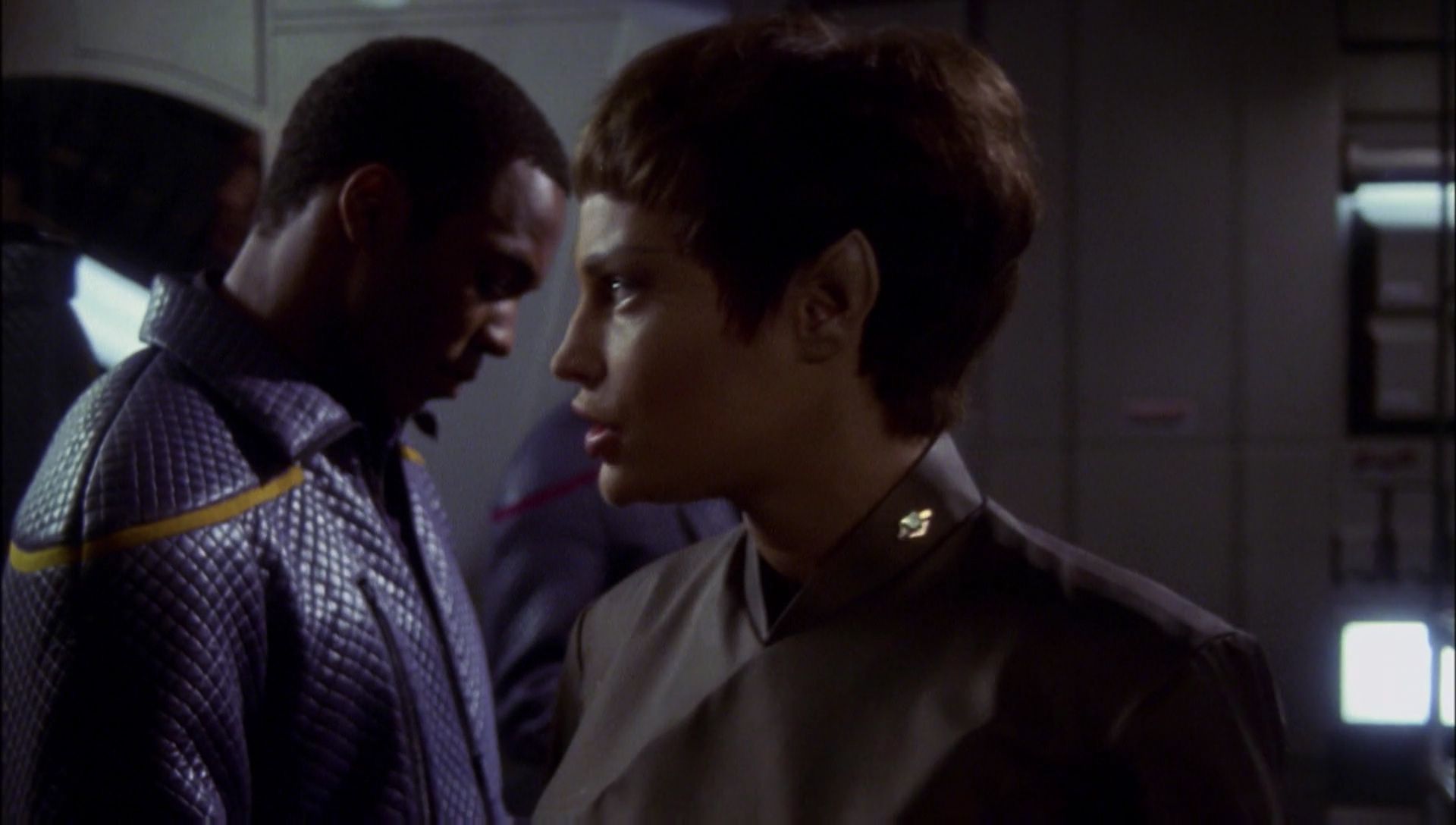 ariane179254_Enterprise_1x01-1x02_BrokenBow_2738.jpg