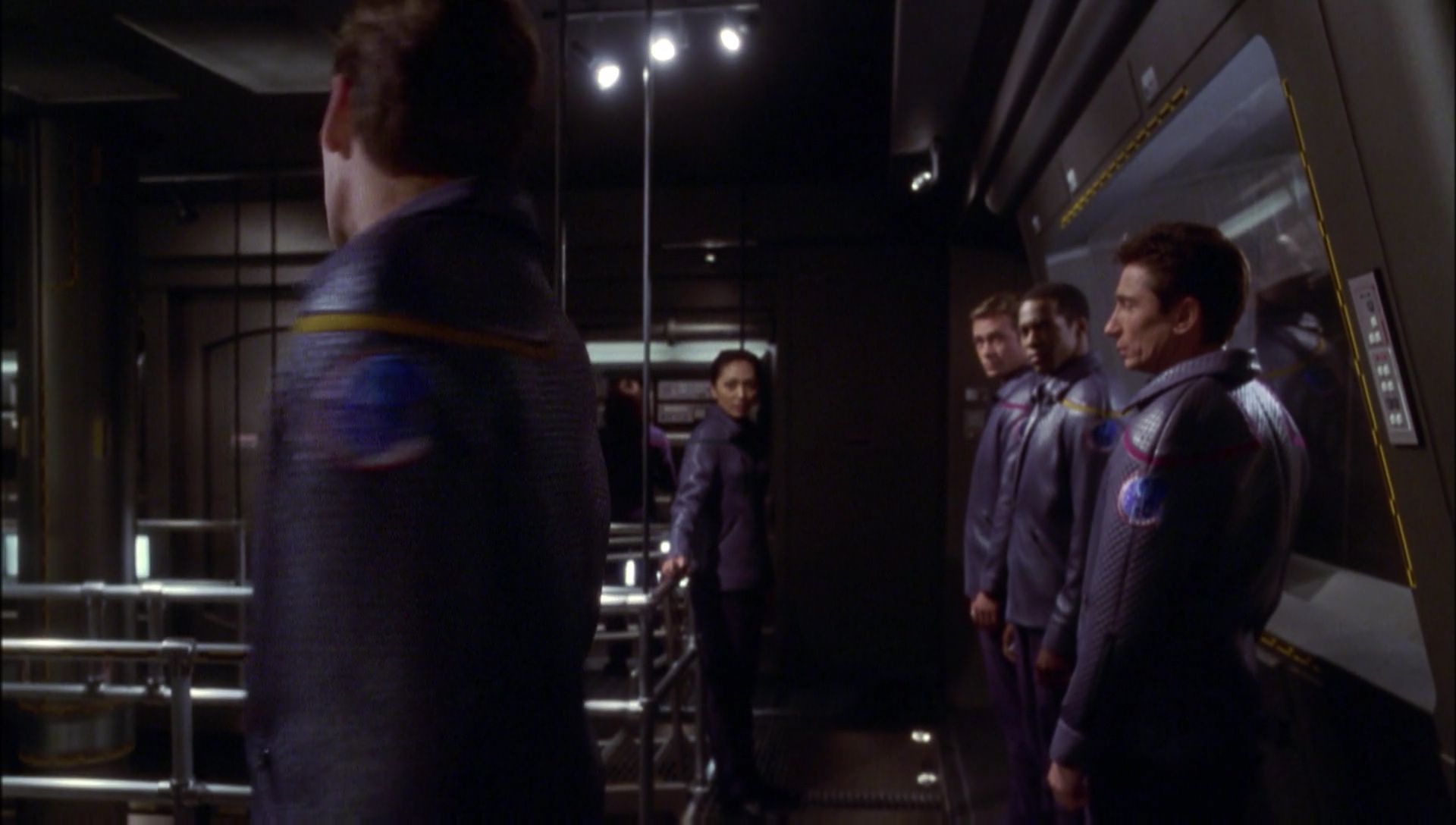 ariane179254_Enterprise_1x01-1x02_BrokenBow_2770.jpg