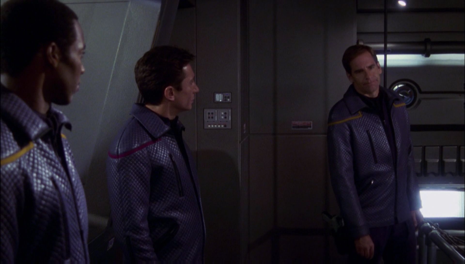 ariane179254_Enterprise_1x01-1x02_BrokenBow_2772.jpg
