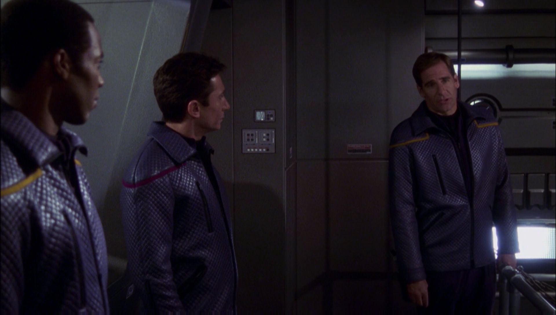ariane179254_Enterprise_1x01-1x02_BrokenBow_2775.jpg