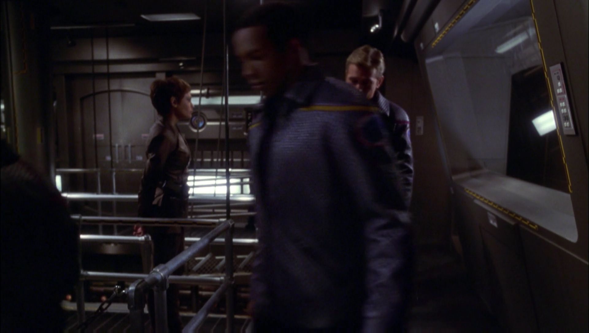 ariane179254_Enterprise_1x01-1x02_BrokenBow_2780.jpg