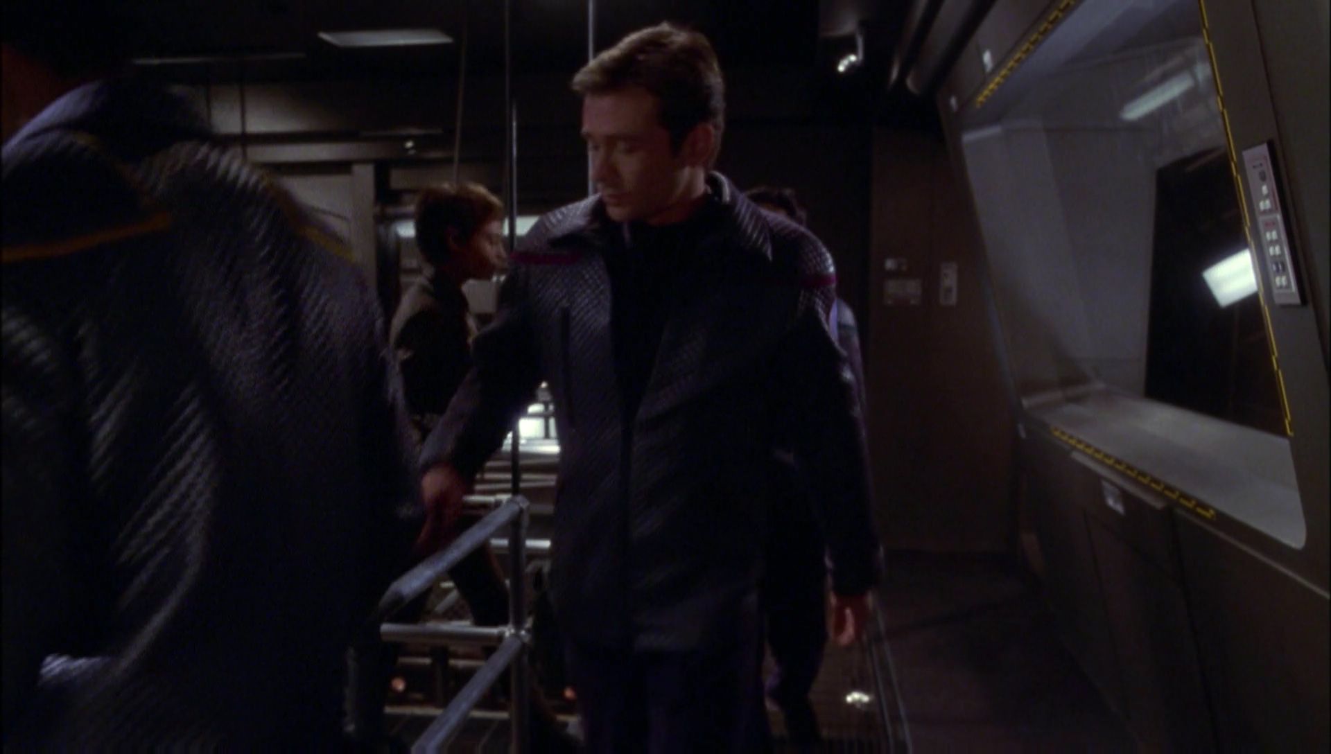 ariane179254_Enterprise_1x01-1x02_BrokenBow_2781.jpg