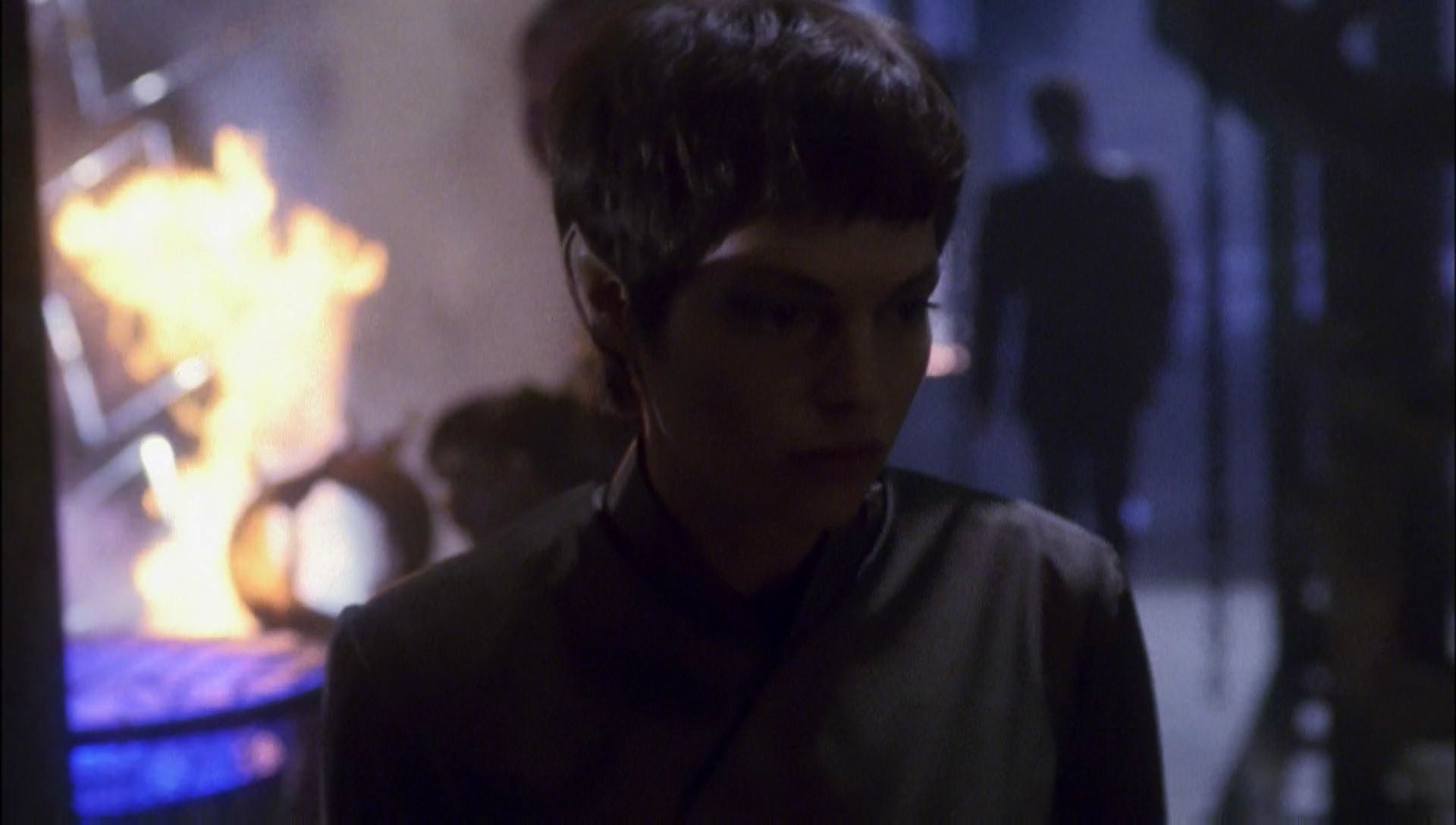 ariane179254_Enterprise_1x01-1x02_BrokenBow_2838.jpg