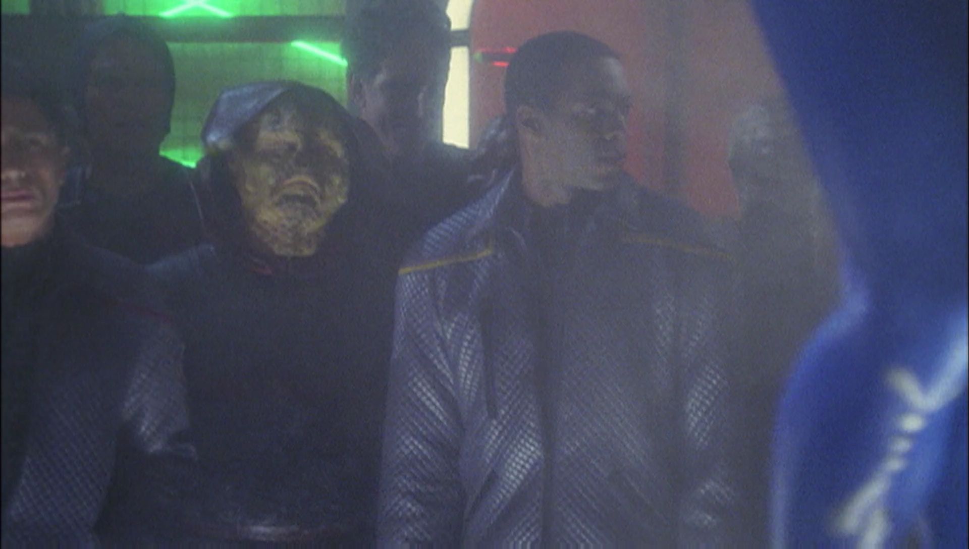 ariane179254_Enterprise_1x01-1x02_BrokenBow_2884.jpg