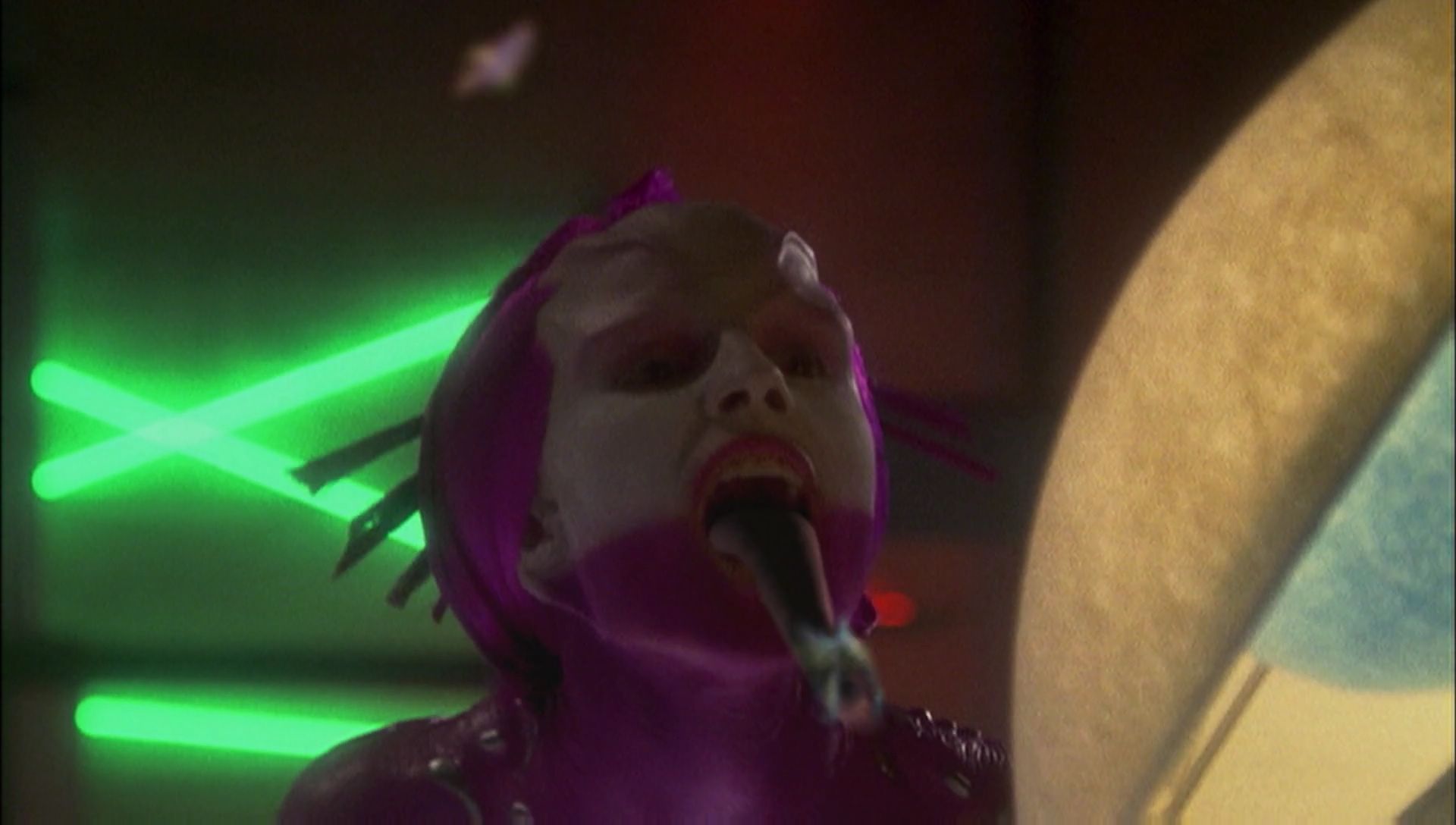 ariane179254_Enterprise_1x01-1x02_BrokenBow_2903.jpg