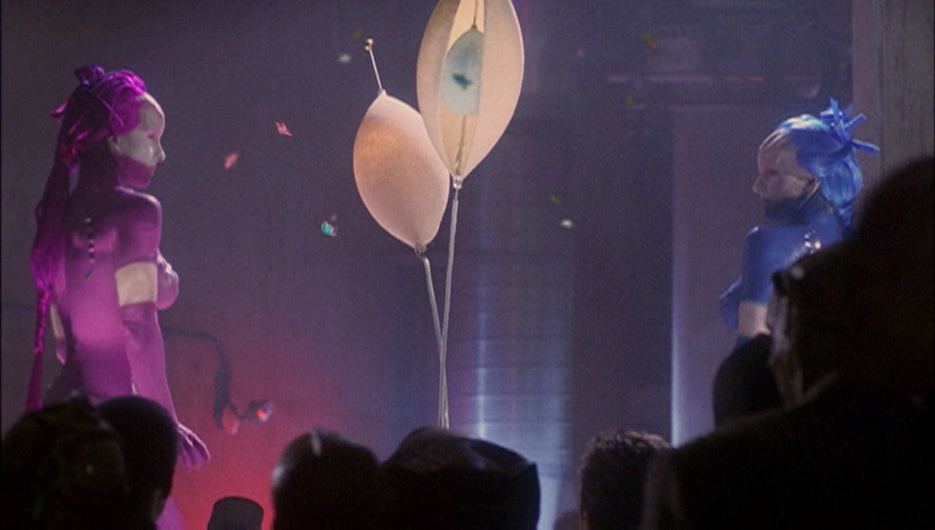 ariane179254_Enterprise_1x01-1x02_BrokenBow_2906.jpg