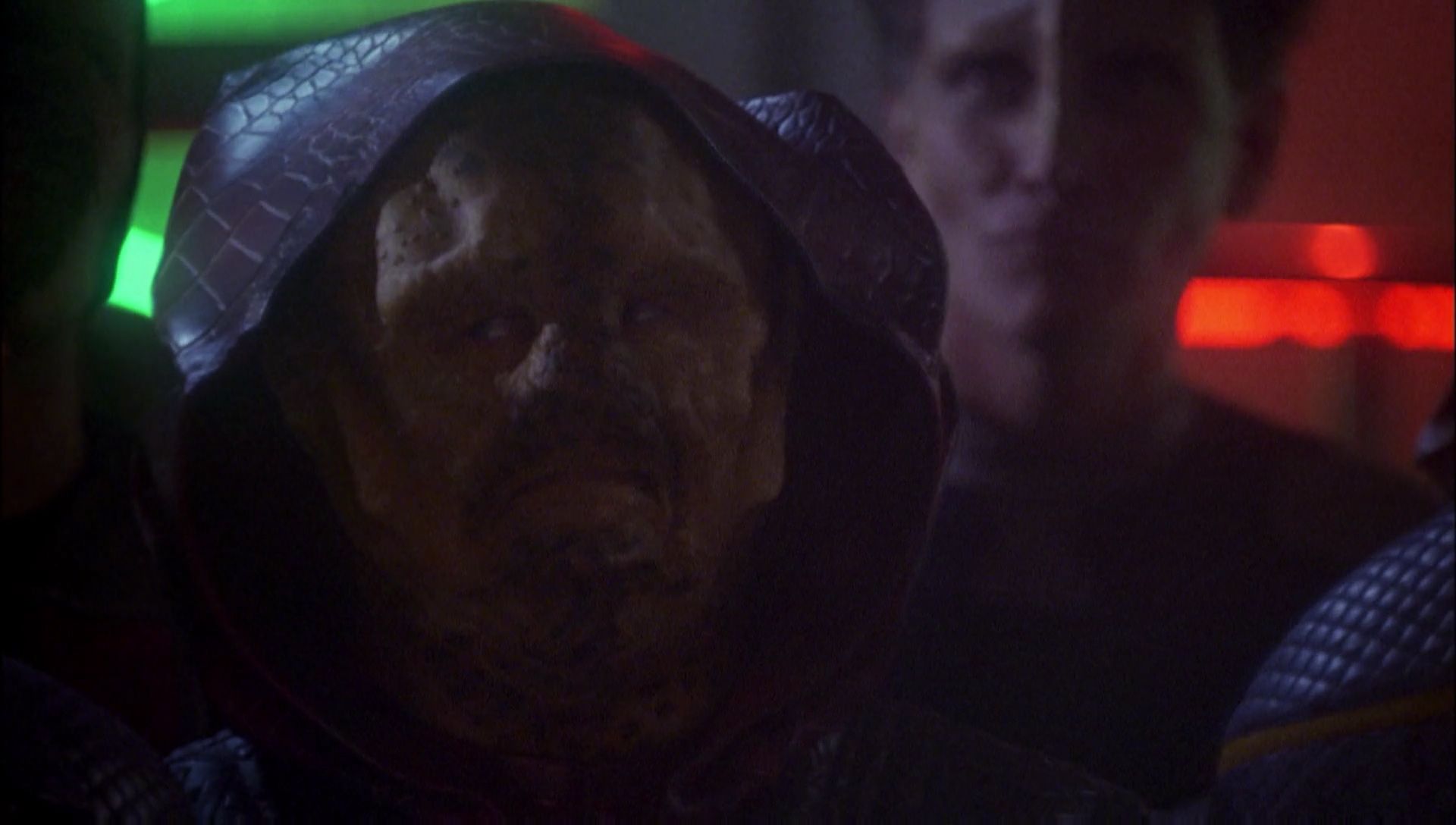 ariane179254_Enterprise_1x01-1x02_BrokenBow_2912.jpg