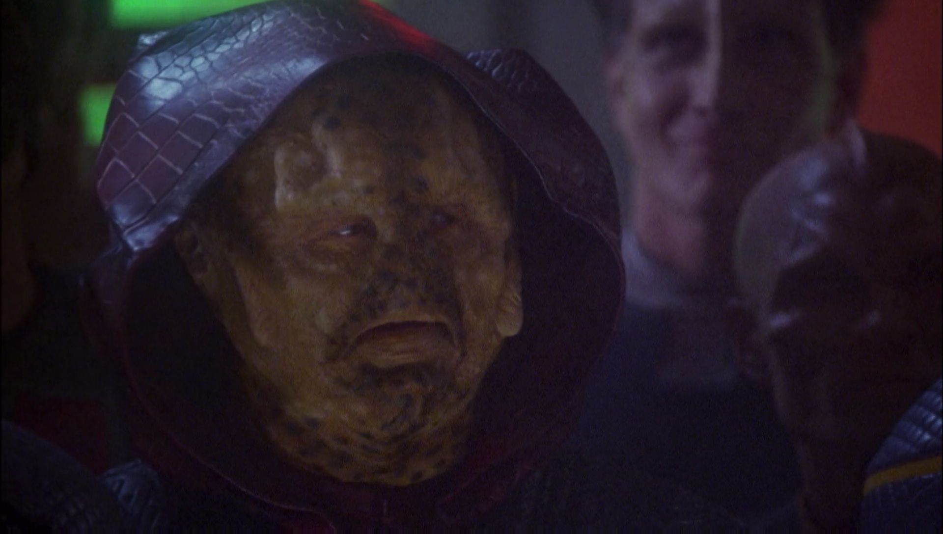 ariane179254_Enterprise_1x01-1x02_BrokenBow_2913.jpg