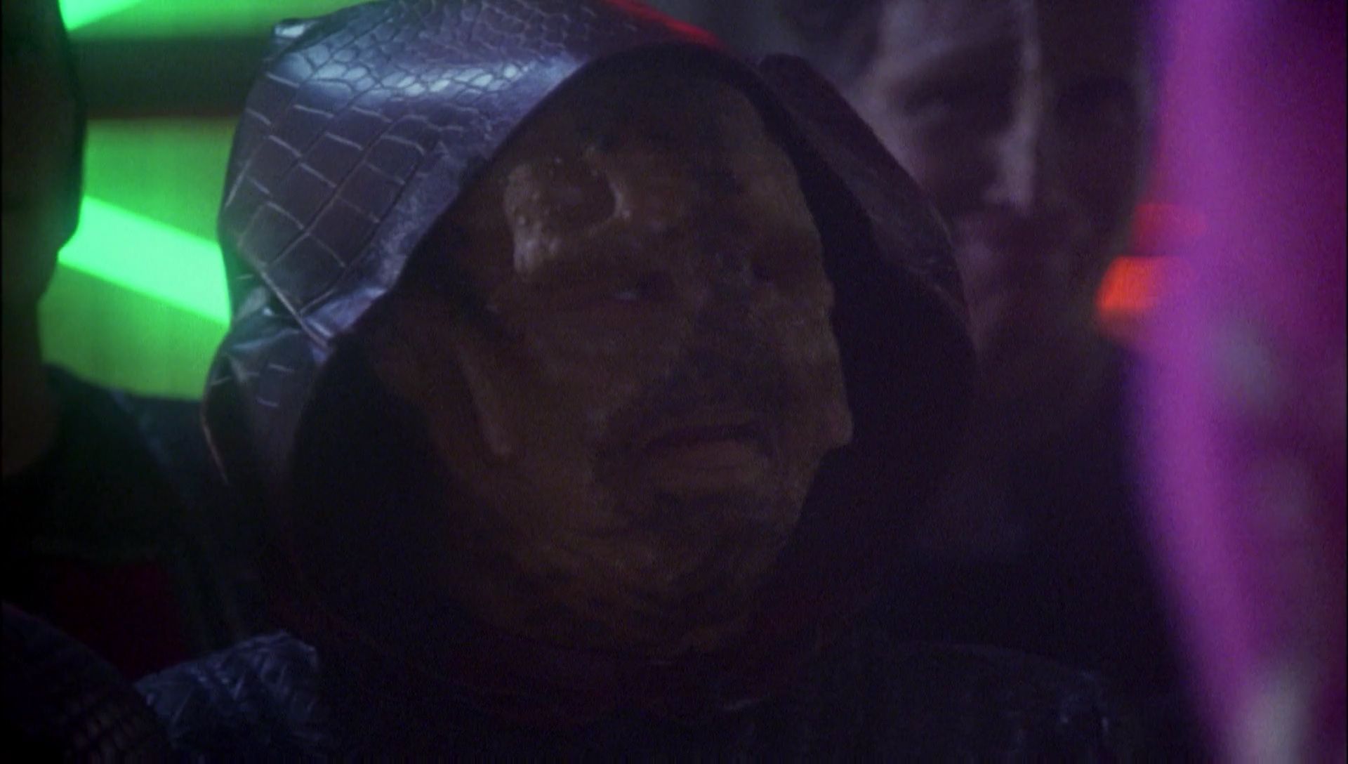 ariane179254_Enterprise_1x01-1x02_BrokenBow_2914.jpg