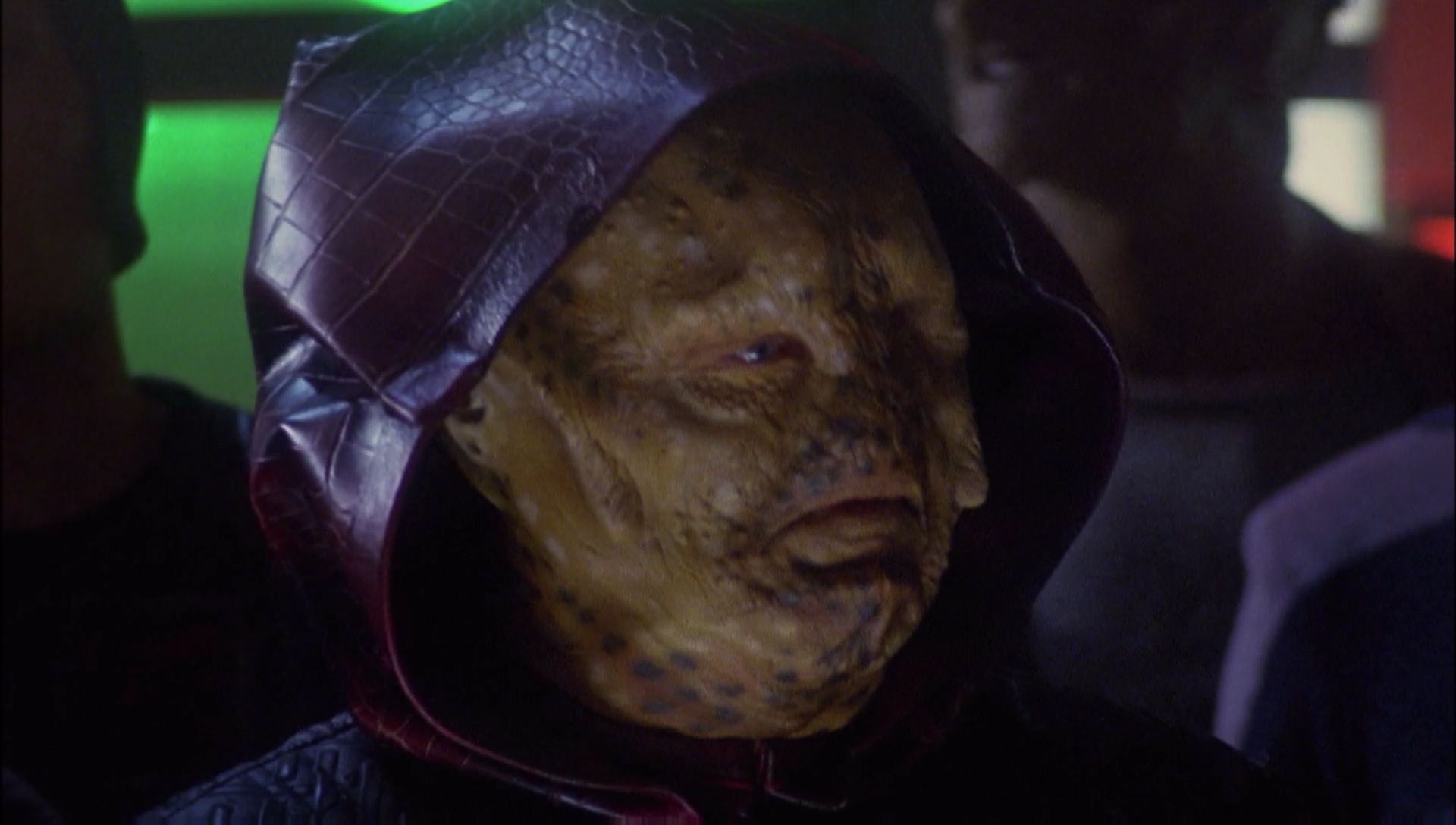 ariane179254_Enterprise_1x01-1x02_BrokenBow_2921.jpg
