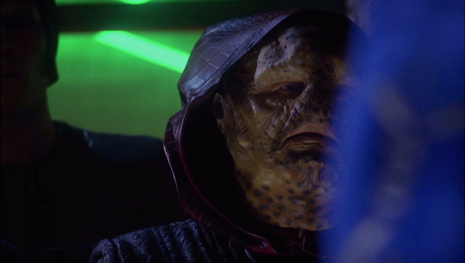 ariane179254_Enterprise_1x01-1x02_BrokenBow_2923.jpg