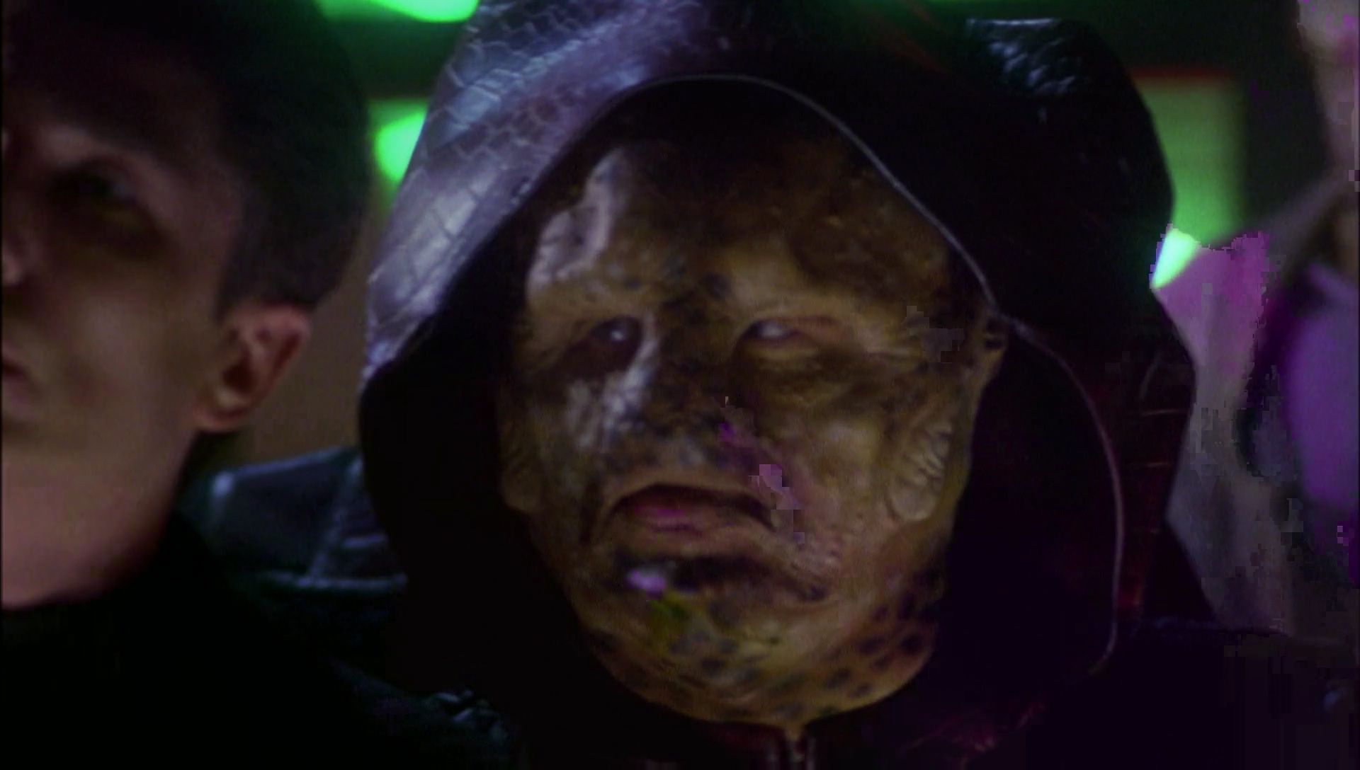ariane179254_Enterprise_1x01-1x02_BrokenBow_2928.jpg