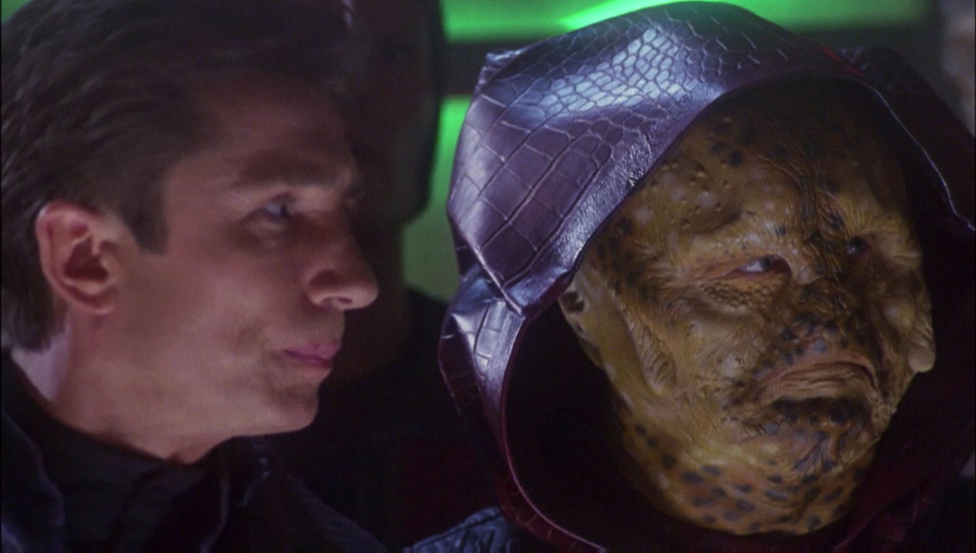 ariane179254_Enterprise_1x01-1x02_BrokenBow_2943.jpg