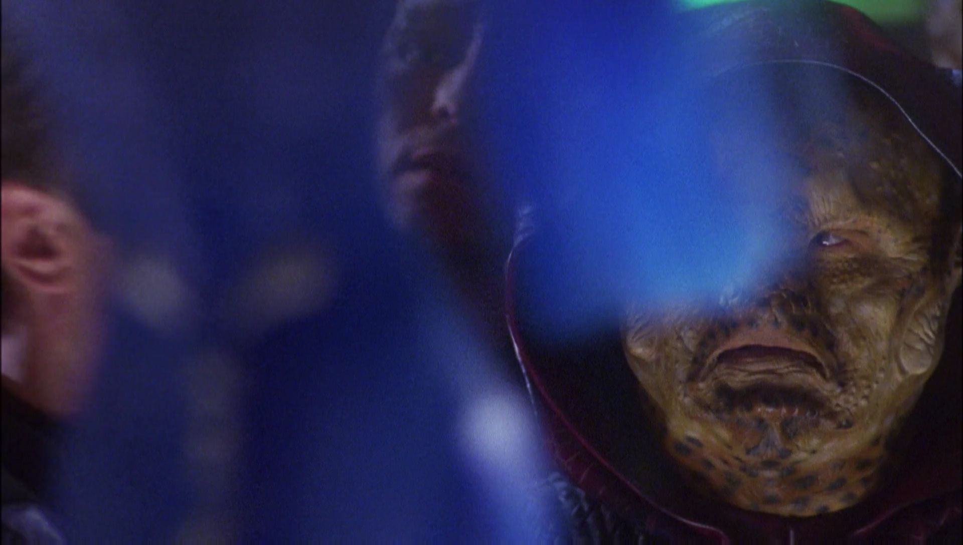 ariane179254_Enterprise_1x01-1x02_BrokenBow_2946.jpg