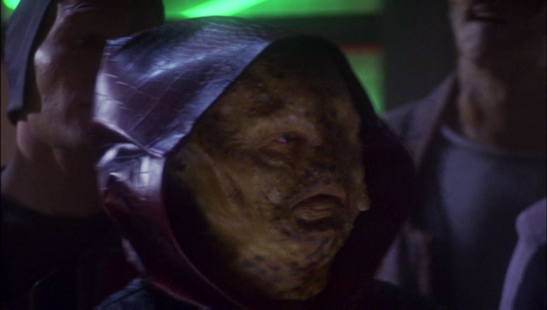 ariane179254_Enterprise_1x01-1x02_BrokenBow_2949.jpg