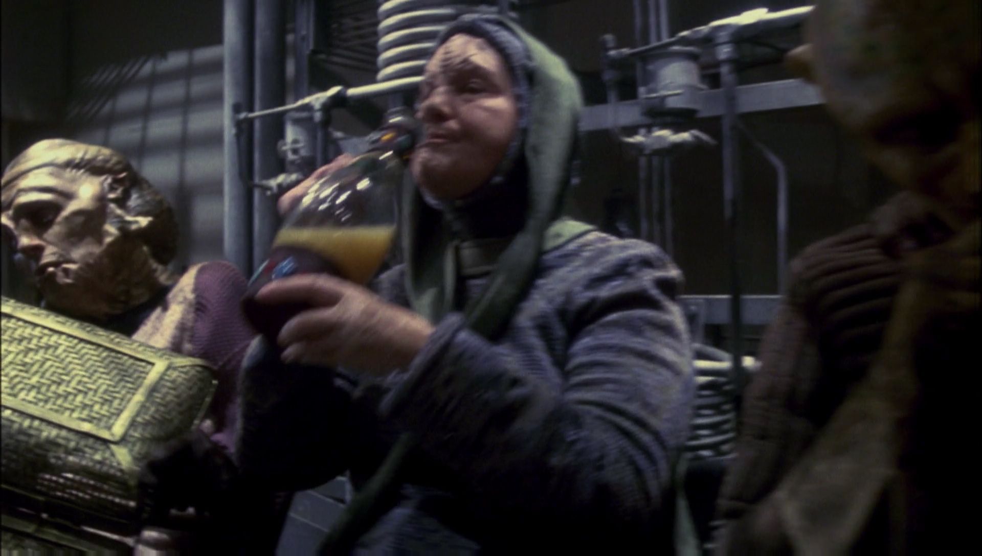 ariane179254_Enterprise_1x01-1x02_BrokenBow_2952.jpg