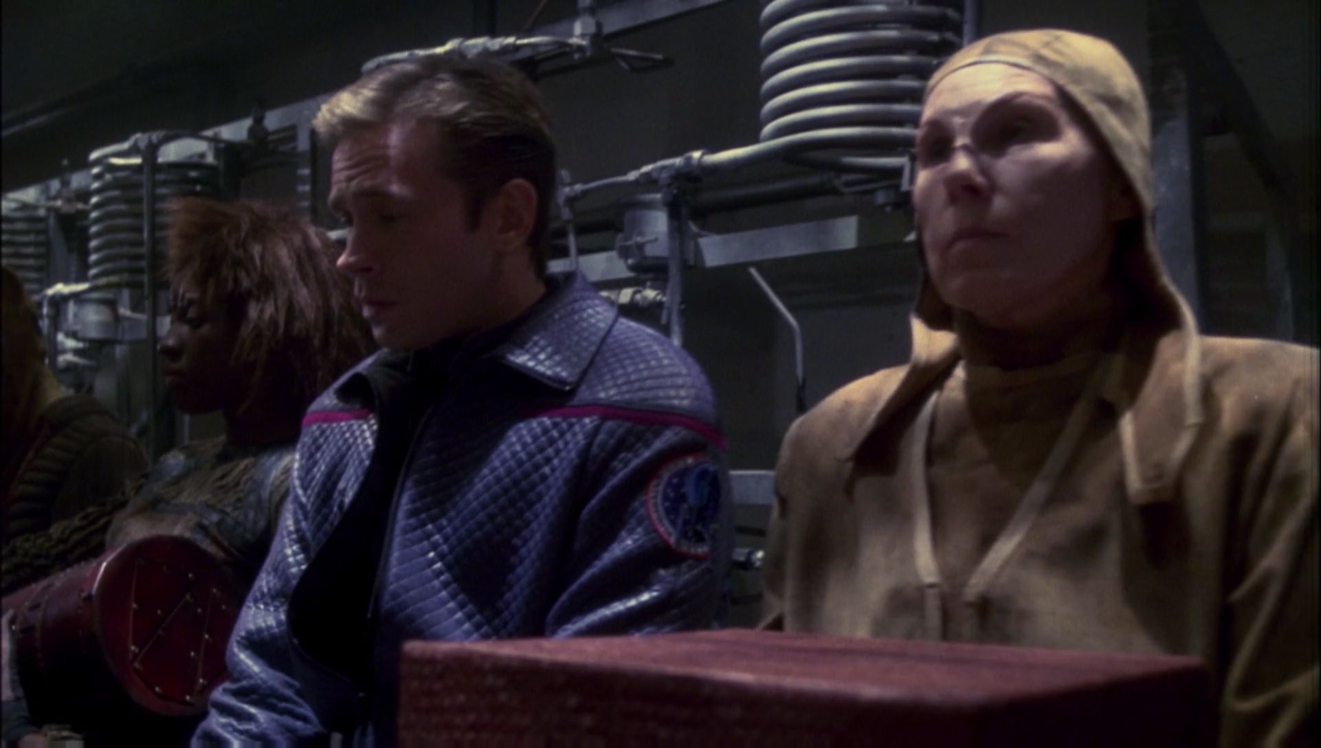 ariane179254_Enterprise_1x01-1x02_BrokenBow_2958.jpg