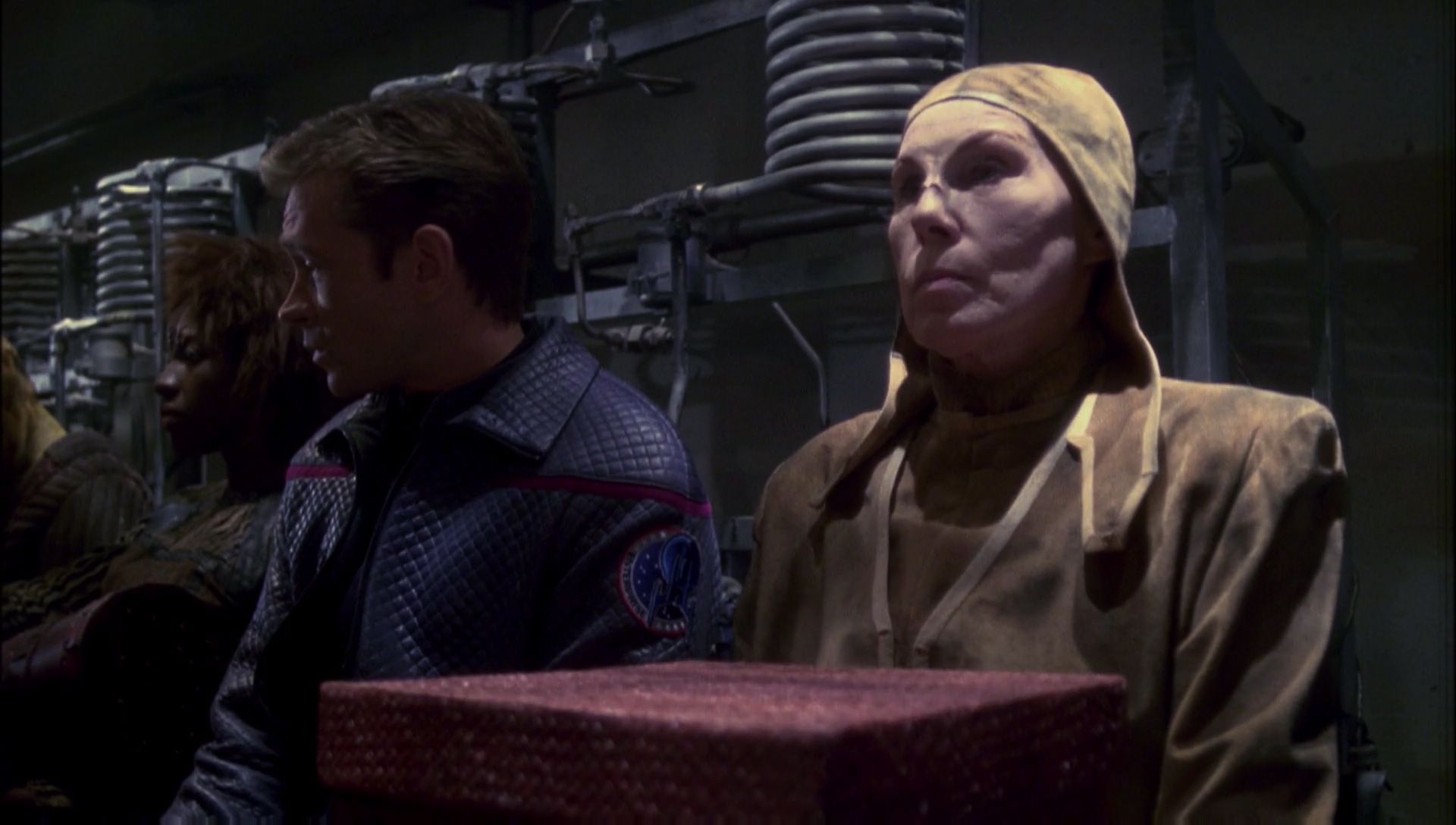 ariane179254_Enterprise_1x01-1x02_BrokenBow_2960.jpg