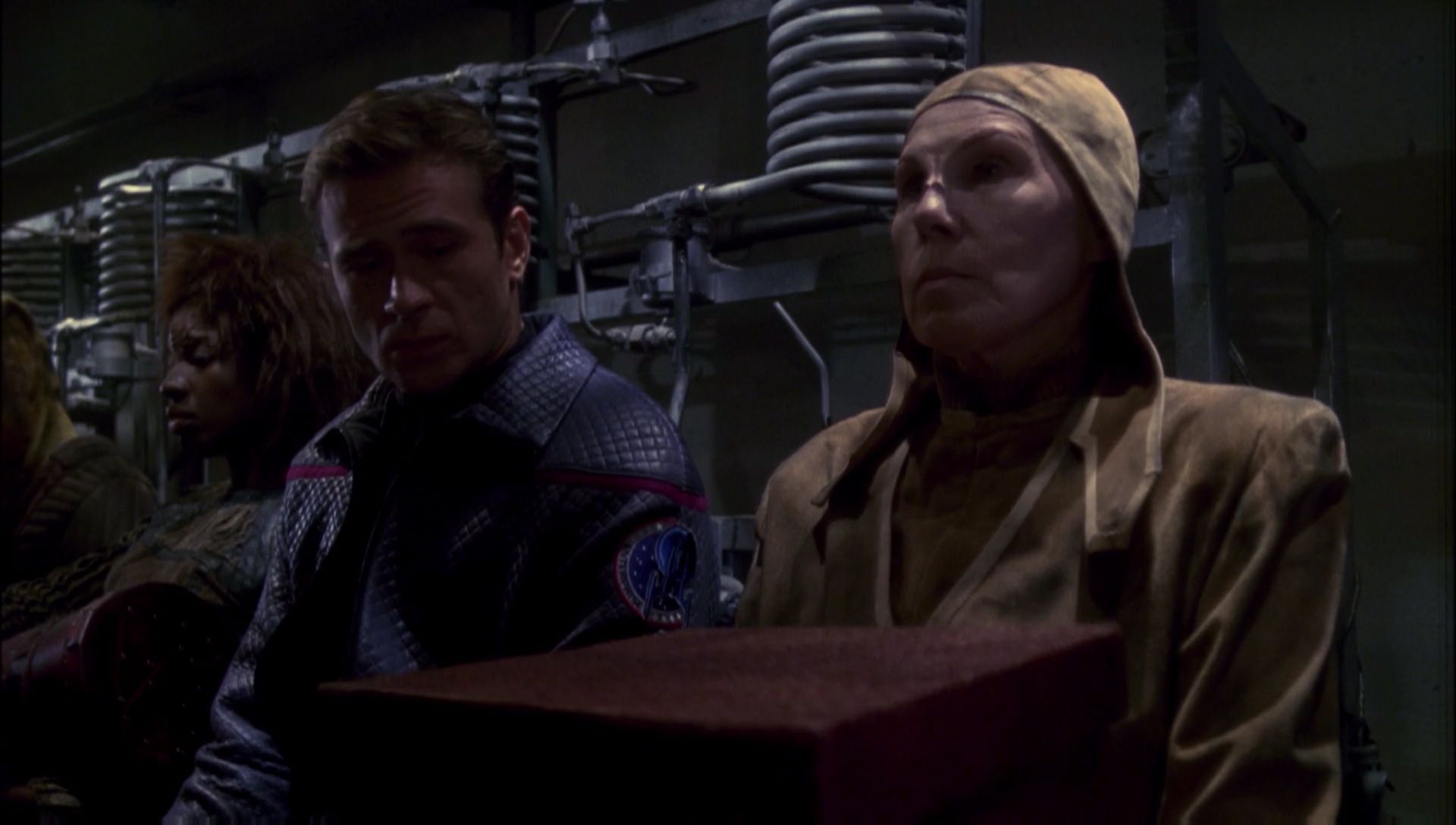 ariane179254_Enterprise_1x01-1x02_BrokenBow_2962.jpg