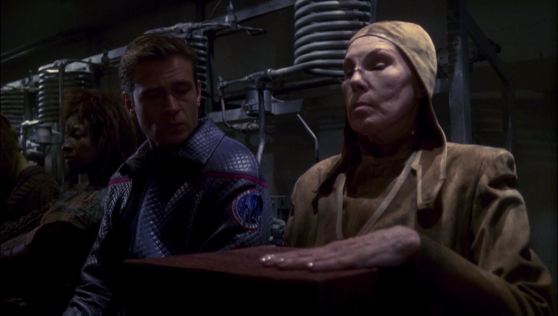 ariane179254_Enterprise_1x01-1x02_BrokenBow_2963.jpg