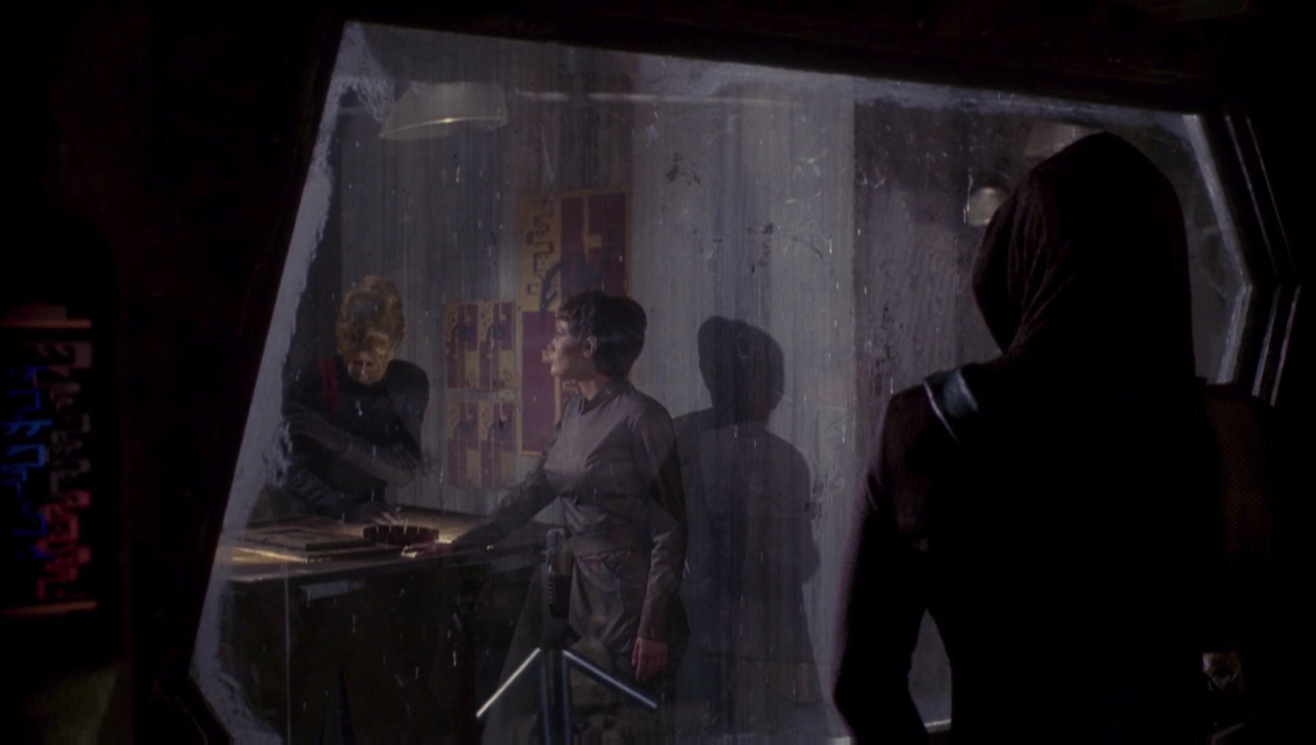ariane179254_Enterprise_1x01-1x02_BrokenBow_2981.jpg