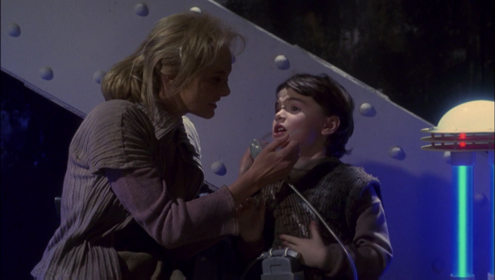 ariane179254_Enterprise_1x01-1x02_BrokenBow_2990.jpg