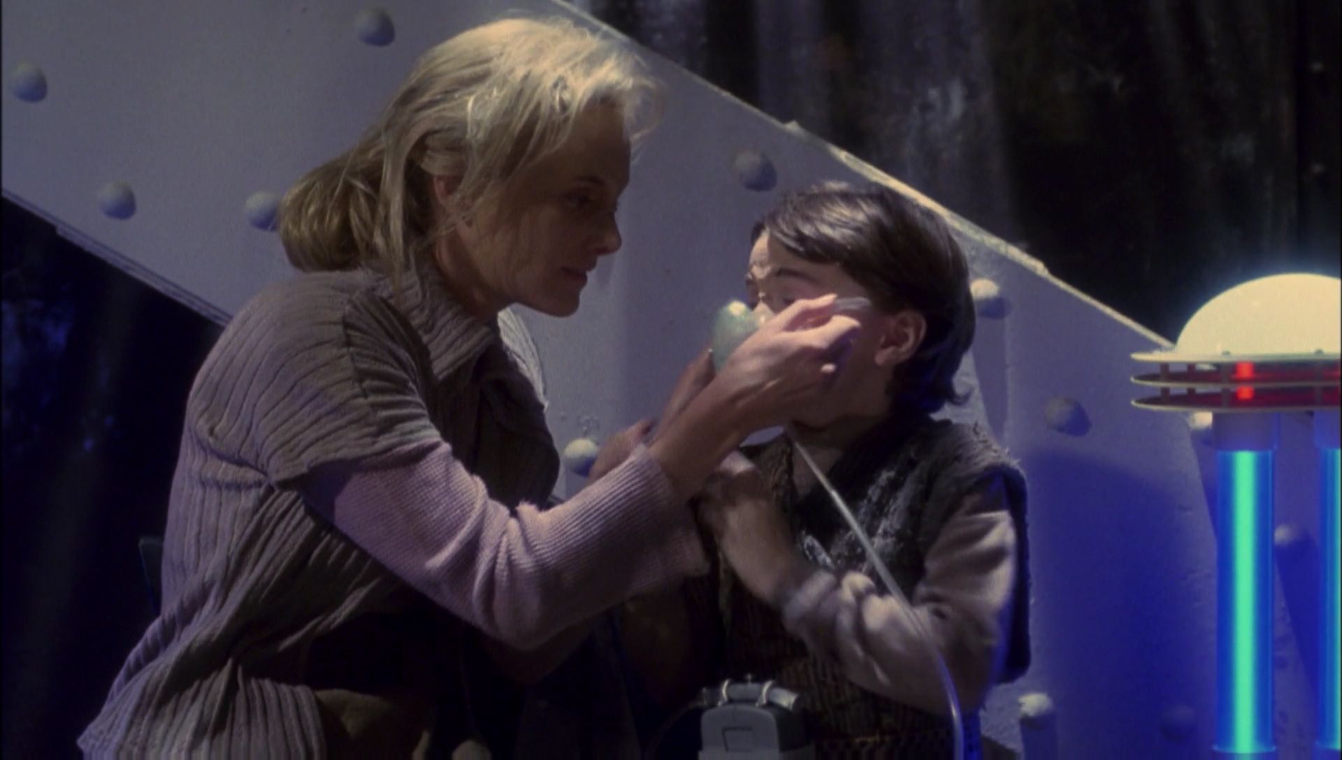 ariane179254_Enterprise_1x01-1x02_BrokenBow_2992.jpg