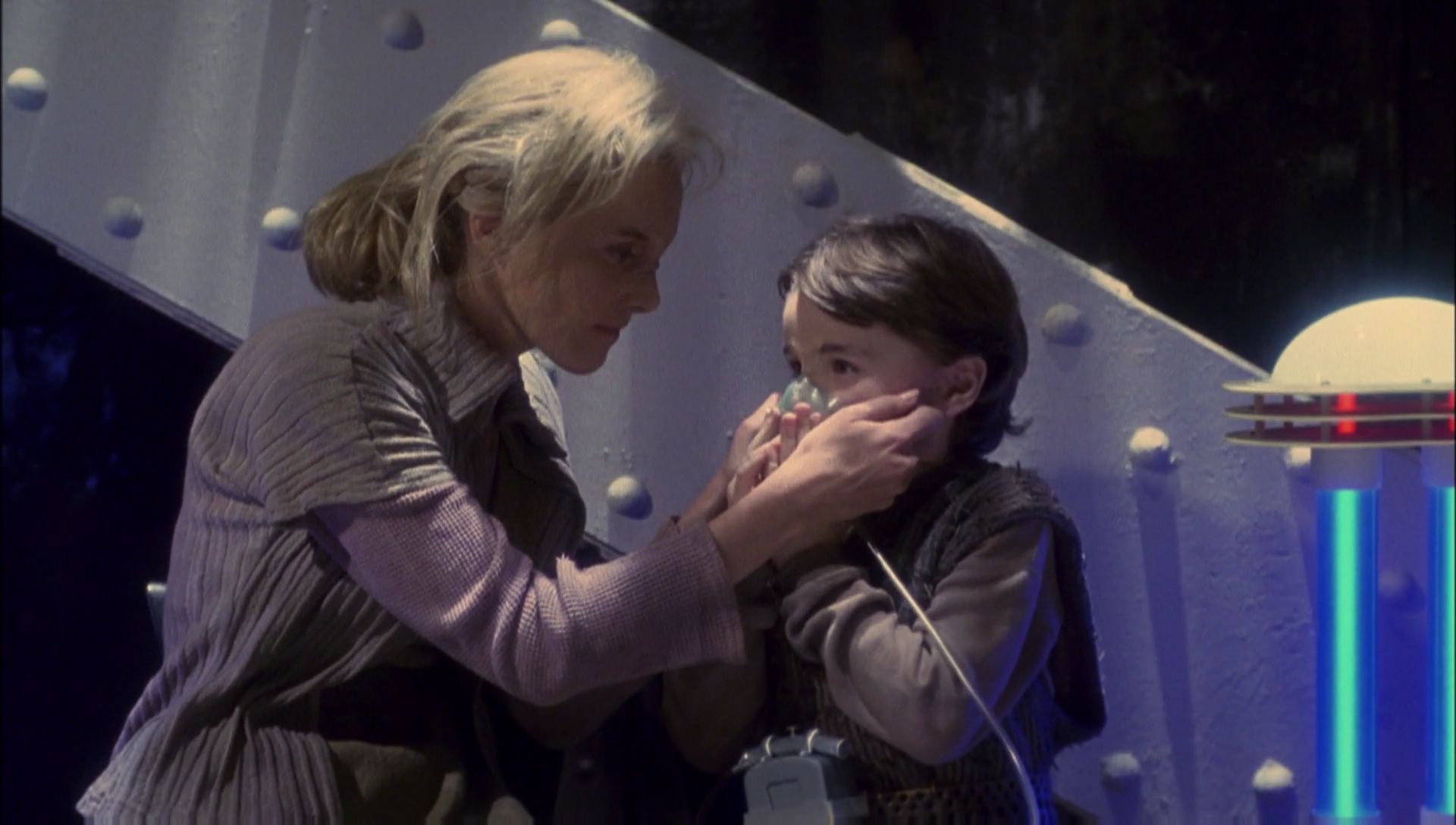 ariane179254_Enterprise_1x01-1x02_BrokenBow_2994.jpg