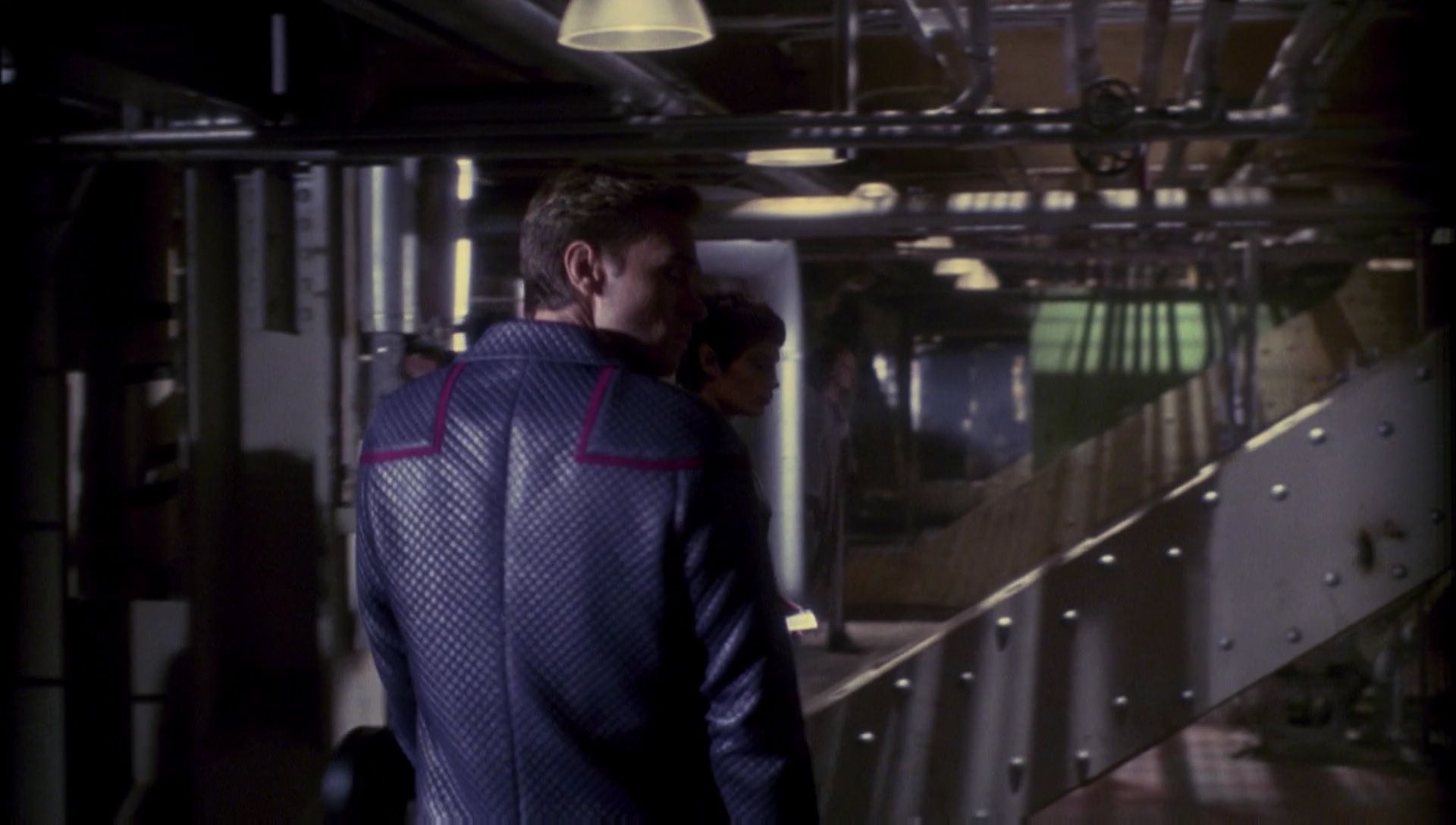 ariane179254_Enterprise_1x01-1x02_BrokenBow_3003.jpg