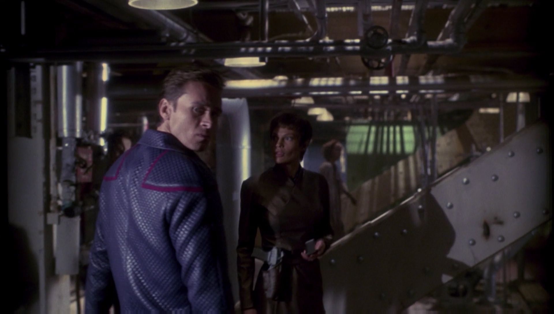 ariane179254_Enterprise_1x01-1x02_BrokenBow_3004.jpg