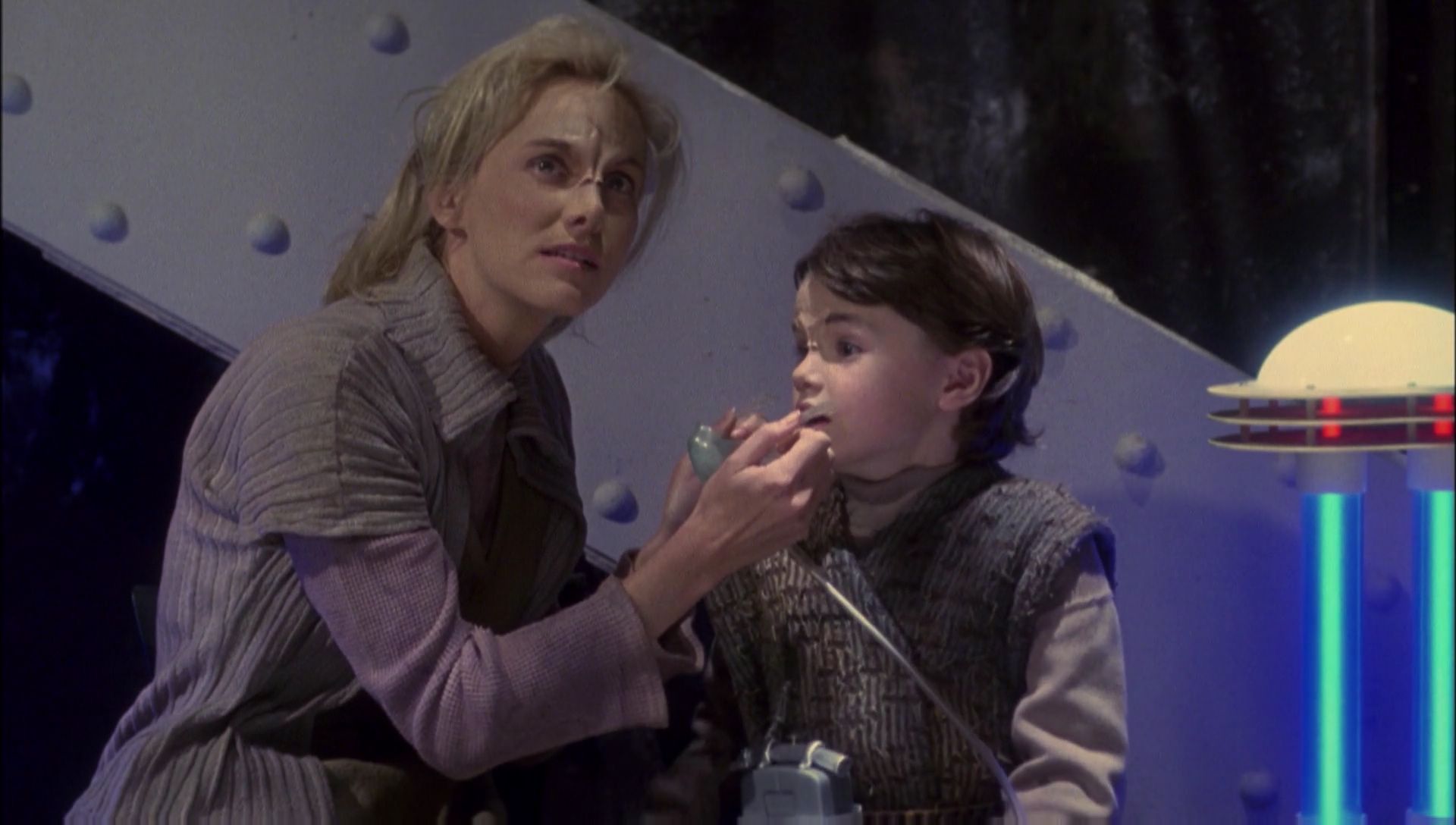 ariane179254_Enterprise_1x01-1x02_BrokenBow_3009.jpg