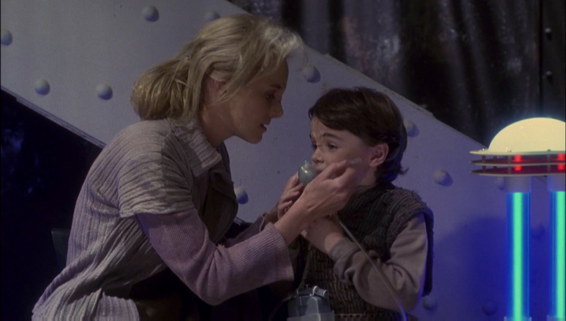 ariane179254_Enterprise_1x01-1x02_BrokenBow_3010.jpg