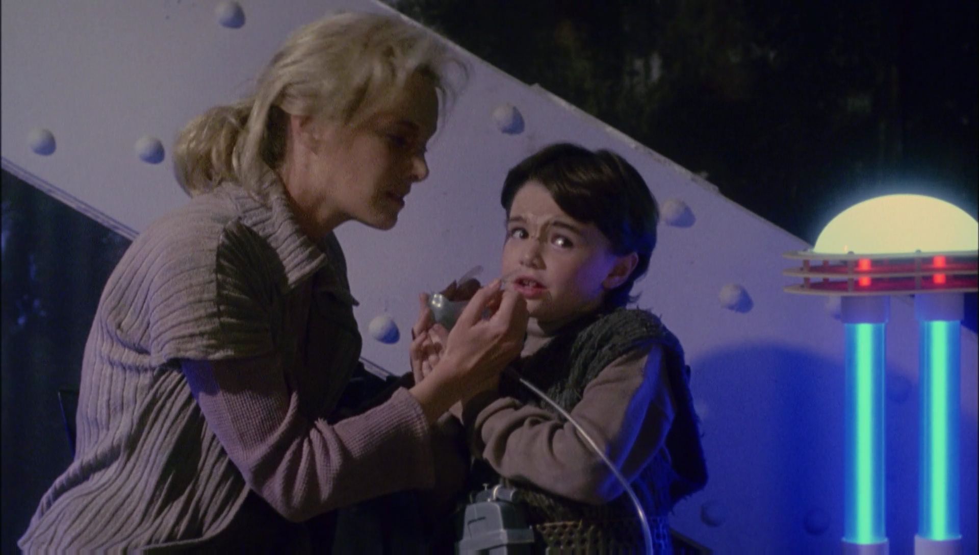 ariane179254_Enterprise_1x01-1x02_BrokenBow_3030.jpg