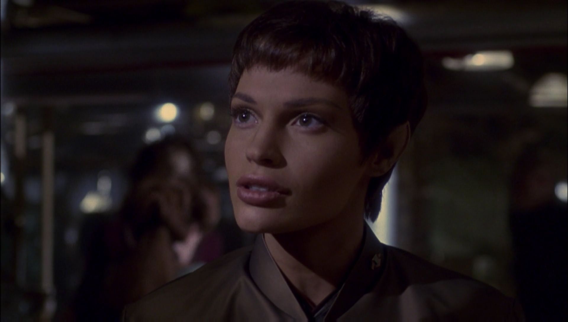 ariane179254_Enterprise_1x01-1x02_BrokenBow_3052.jpg