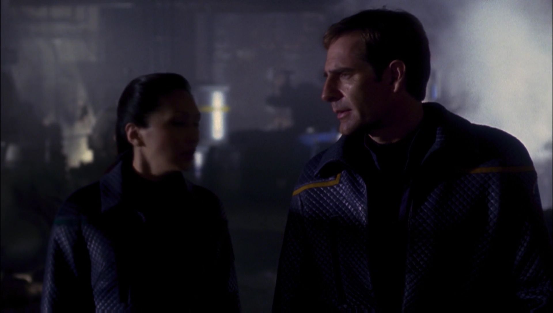 ariane179254_Enterprise_1x01-1x02_BrokenBow_3102.jpg