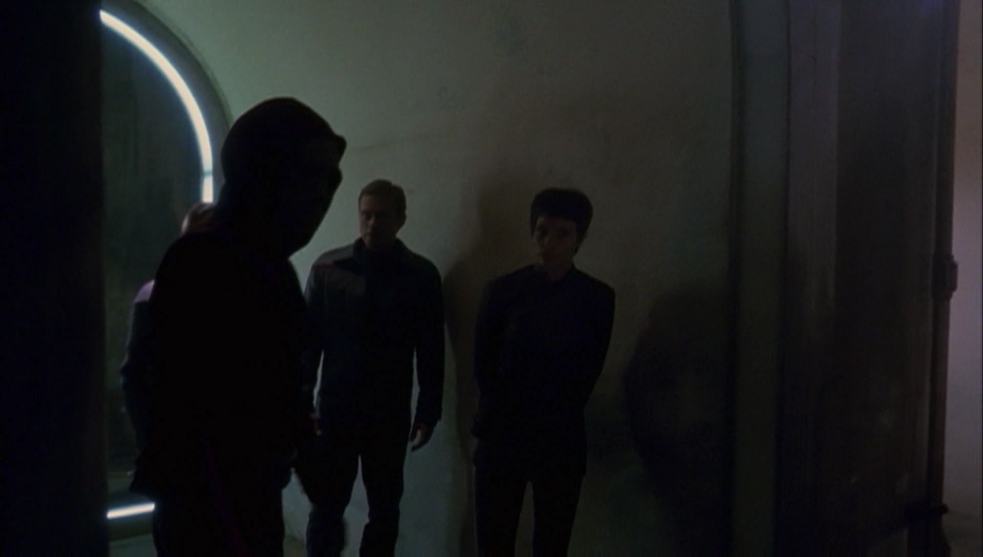 ariane179254_Enterprise_1x01-1x02_BrokenBow_3183.jpg