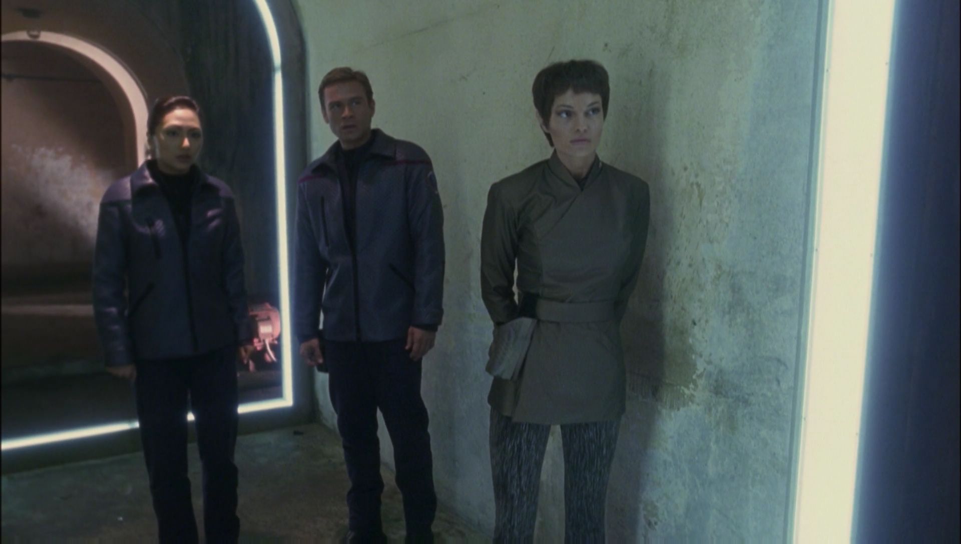 ariane179254_Enterprise_1x01-1x02_BrokenBow_3198.jpg